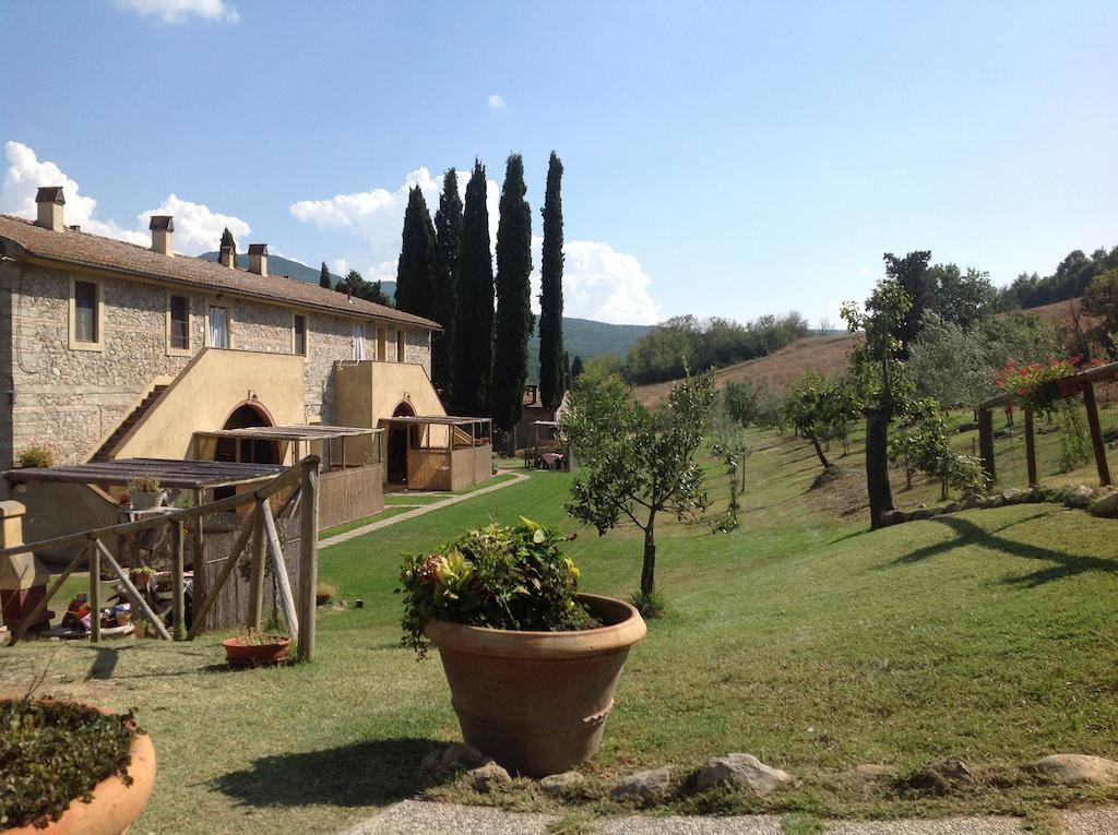 Agriturismo Due Ponti Chianni Esterno foto